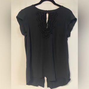 Pale Sky Black Sleeveless Blouse.  Size Medium.